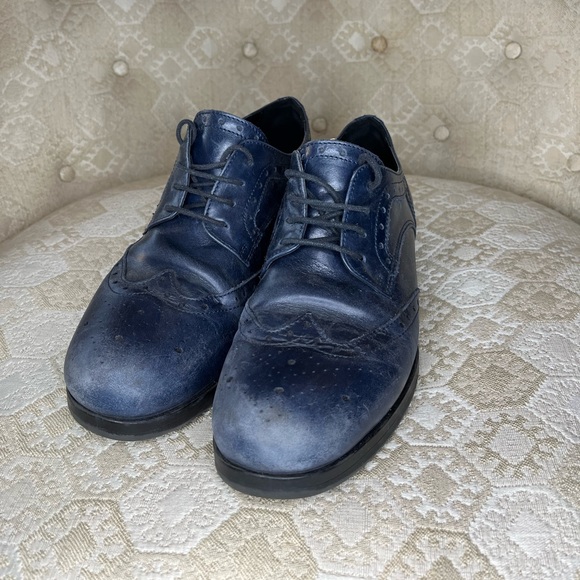 Italian leather Oxfords in a beautiful blue hue. Sz 38 or US 8. - Picture 2 of 4